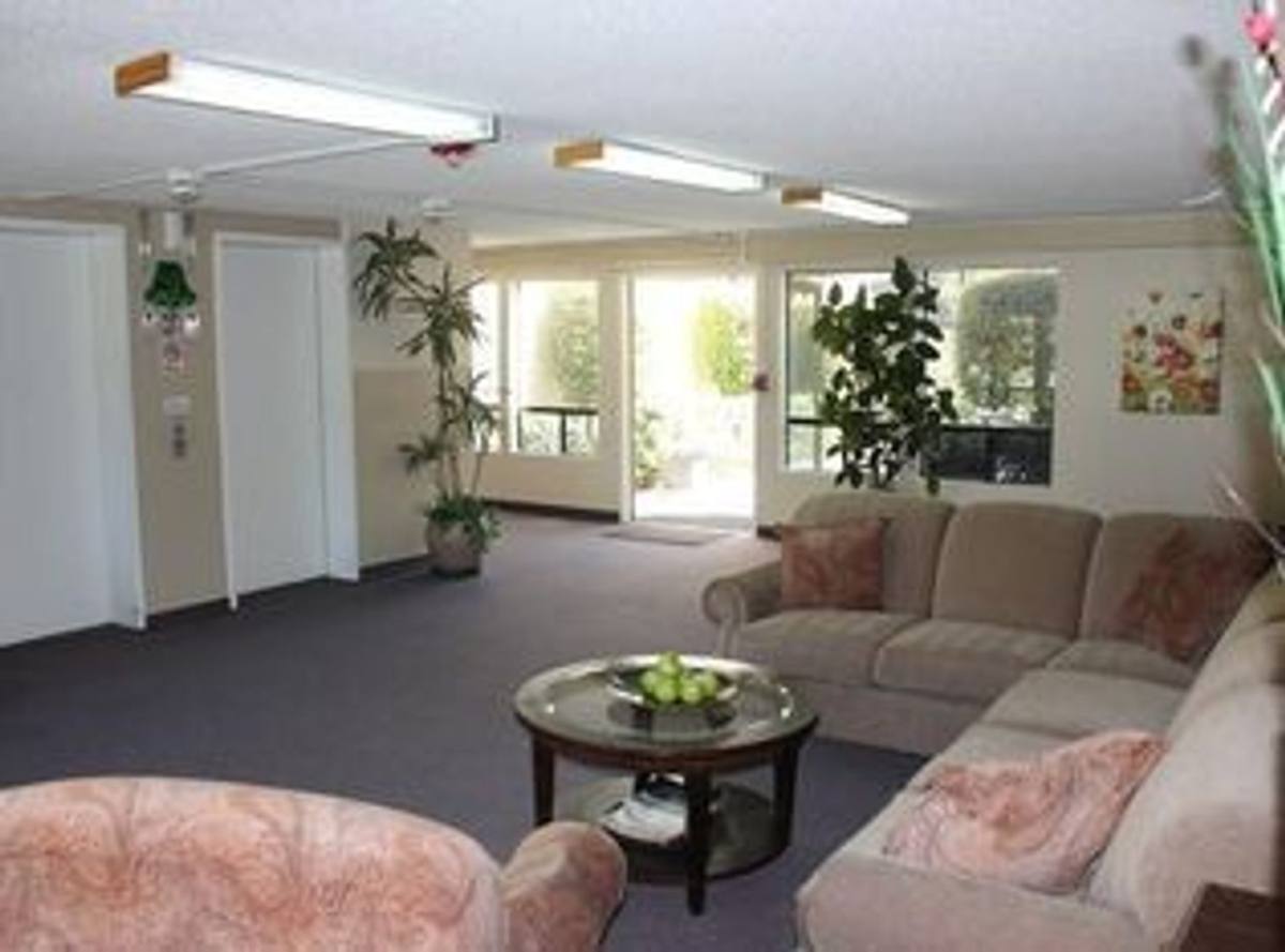 Apartment for rent at 910 N Harbor Bl, La Habra, CA 90631
