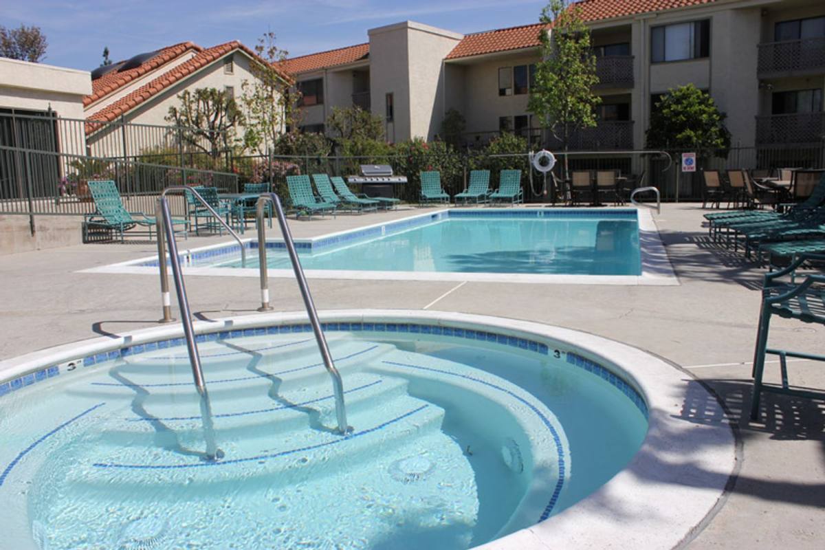 Apartment for rent at 910 N Harbor Bl, La Habra, CA 90631