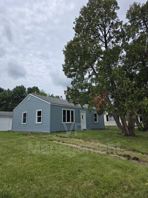 House for rent at 7425 Oak St, Davenport, IA 52806