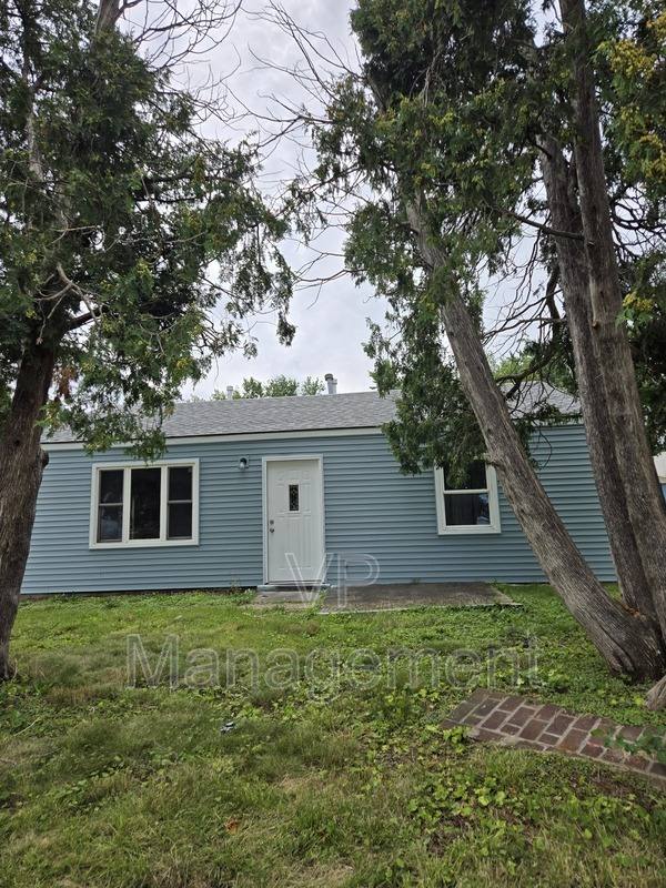 House for rent at 7425 Oak St, Davenport, IA 52806