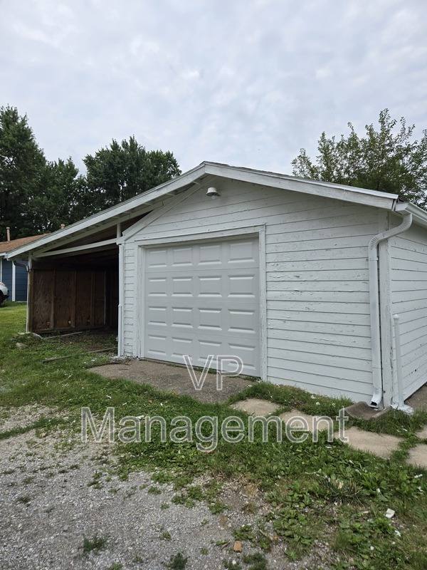House for rent at 7425 Oak St, Davenport, IA 52806