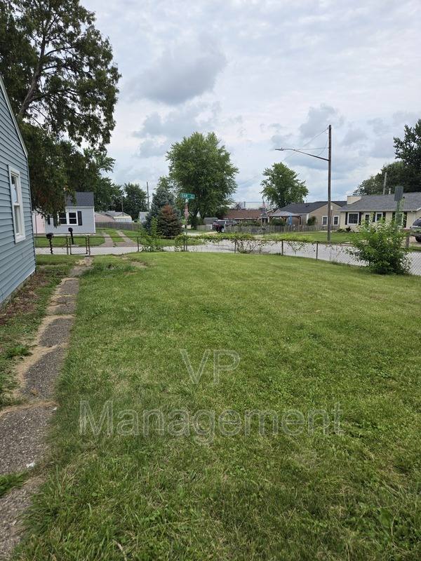 House for rent at 7425 Oak St, Davenport, IA 52806