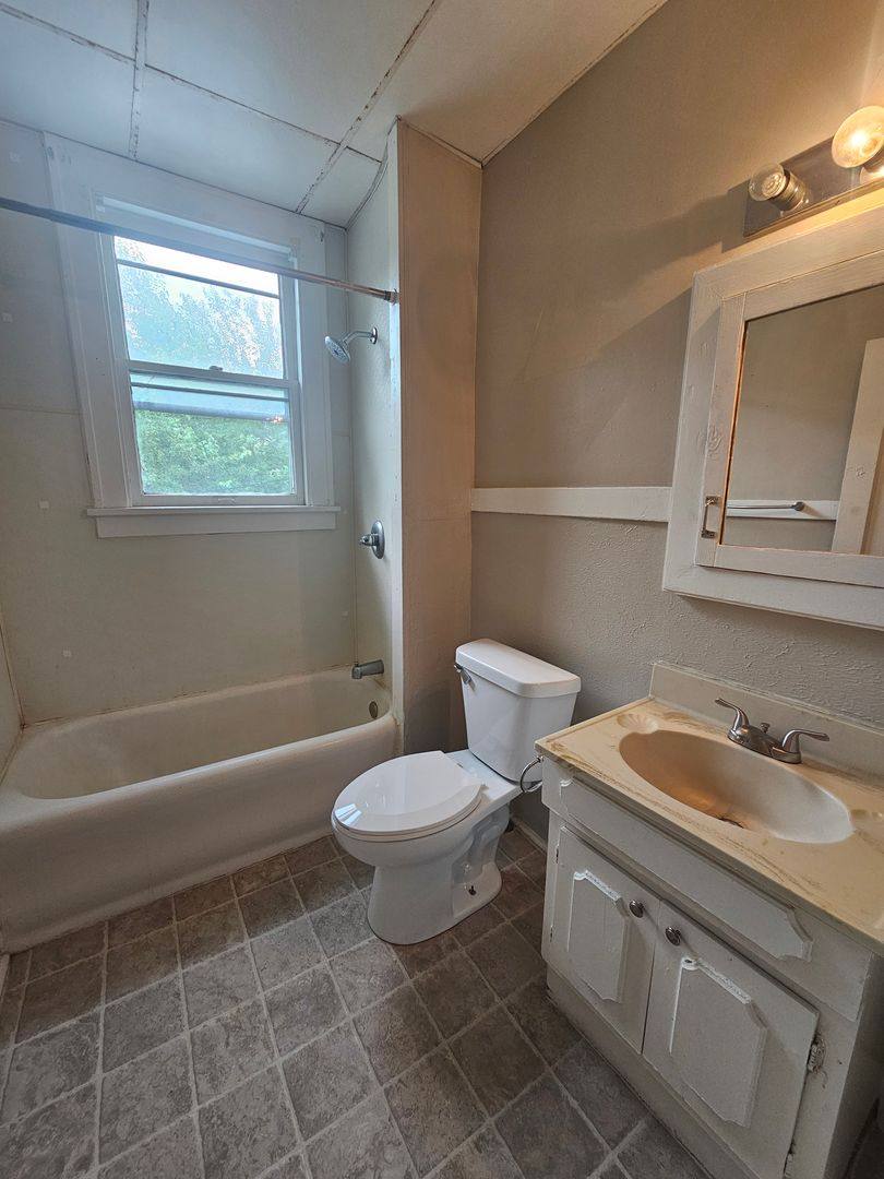 Apartment for rent at 2148 Telegraph Rd, Davenport, IA 52802