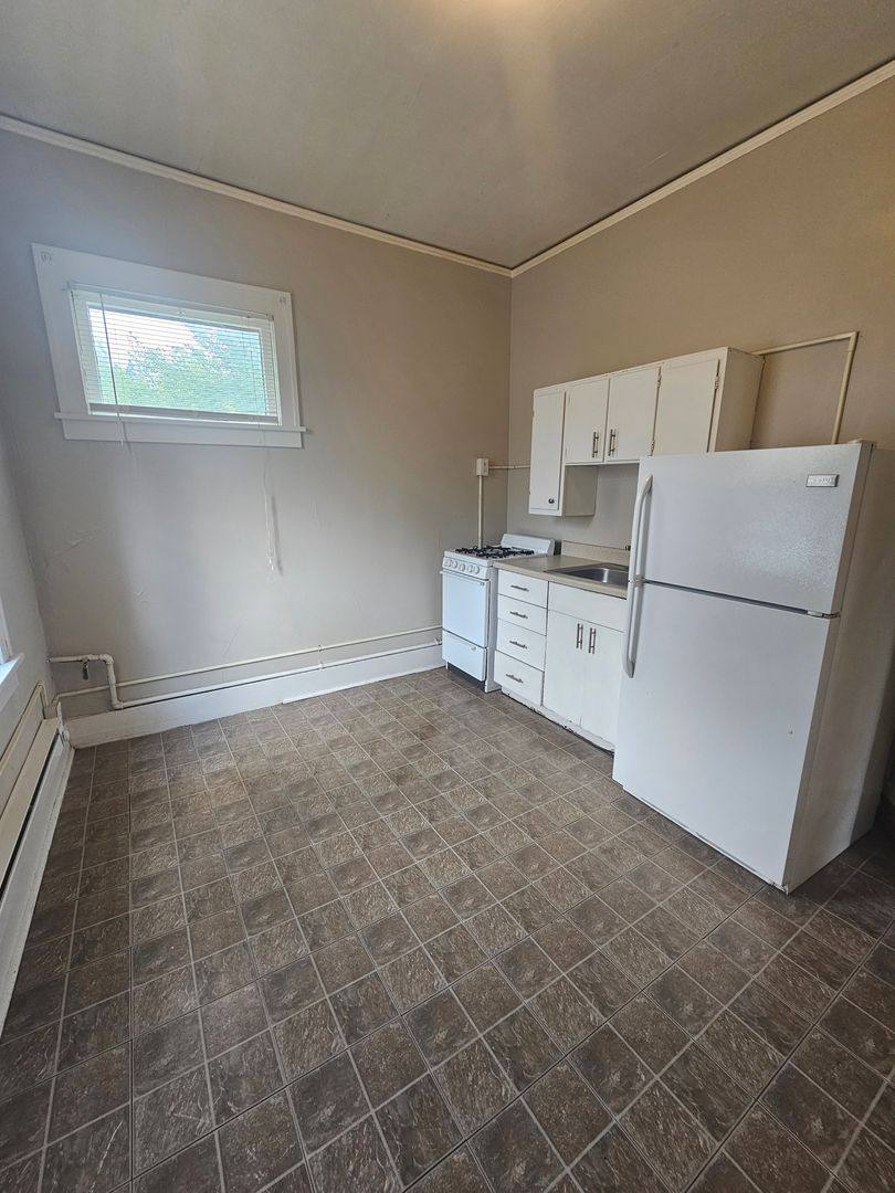 Apartment for rent at 2148 Telegraph Rd, Davenport, IA 52802