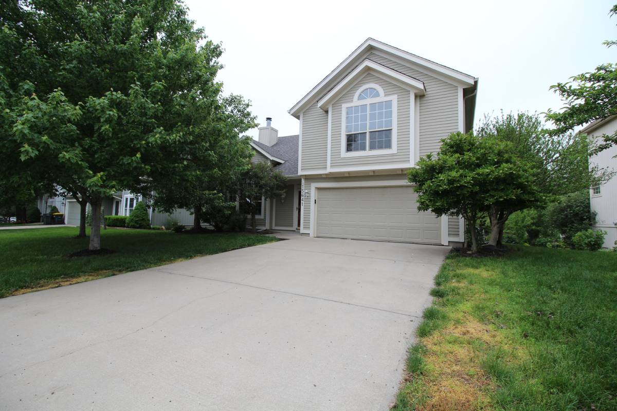 House for rent at 15641 Foster St, Overland Park, KS 66223