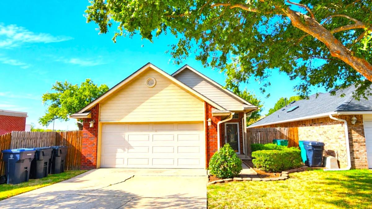 House for rent at 13821 Pawnee Dr, Edmond, OK 73013