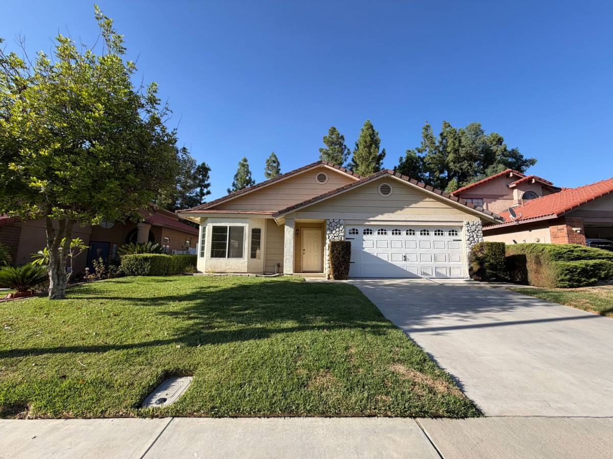 House for rent at 23856 Creekwood Dr, Moreno Valley, CA 92557