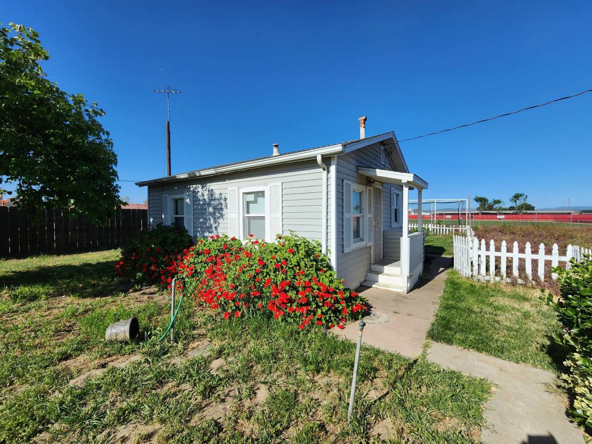 Apartment for rent at 1853 Highway 33 B, Gustine, CA 95322