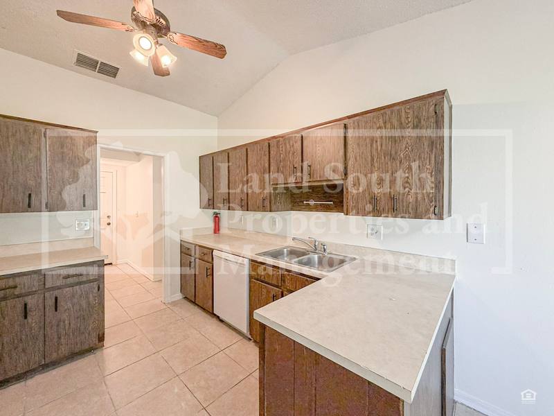 House for rent at 5011 Woodgreen Lane, Lakeland, FL 33811