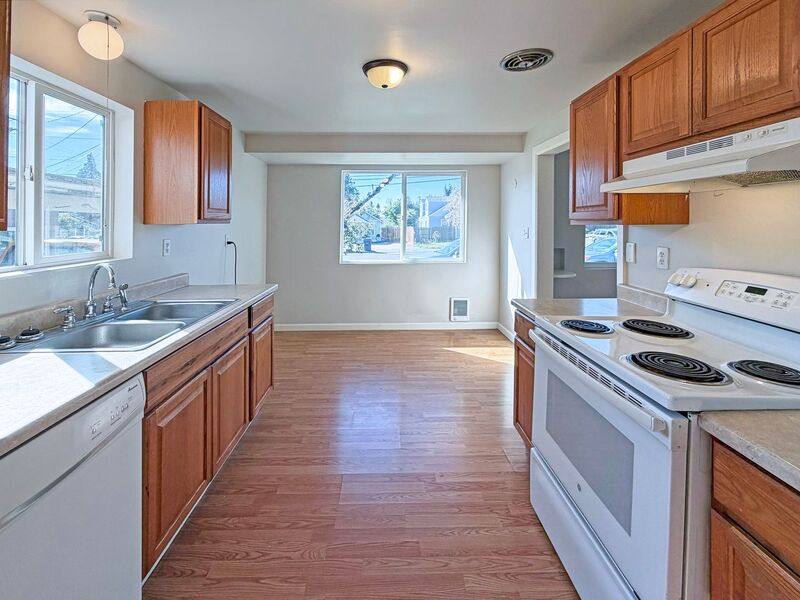 House for rent at 775 28th St, Springfield, OR 97477