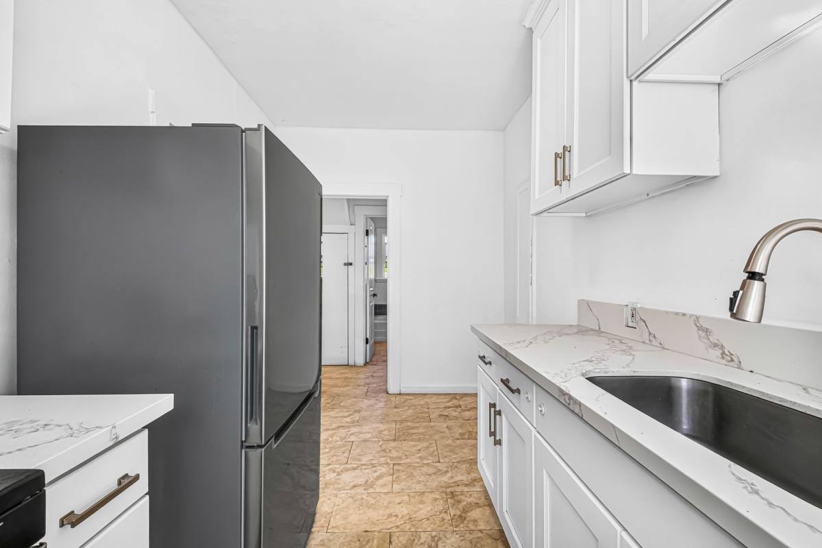 Apartment for rent at 1331 W 19th St, Long Beach, CA 90810