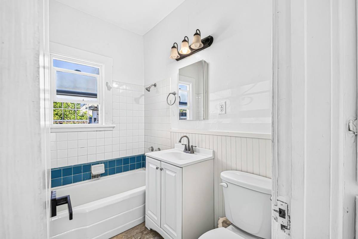 Apartment for rent at 1331 W 19th St, Long Beach, CA 90810