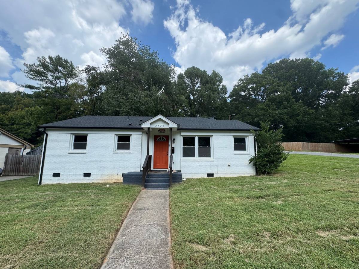 House for rent at 2527 Dora Dr, Charlotte, NC 28215