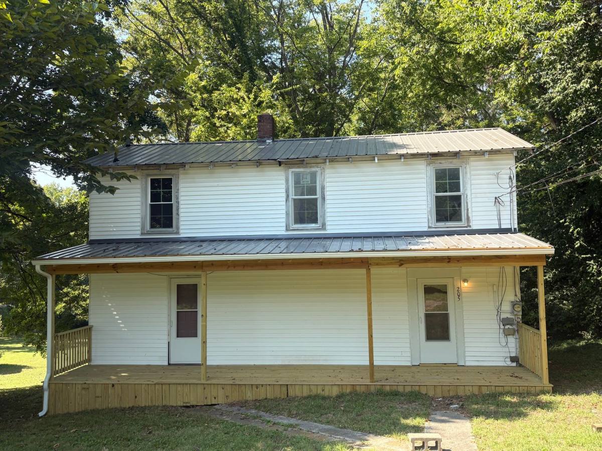 Apartment for rent at 205 Leslie Ave, Glasgow, KY 42141