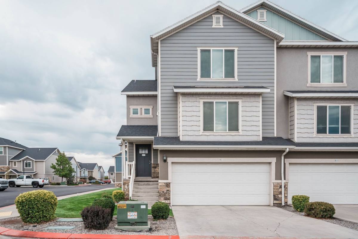 Townhouse for rent at 697 E 180 N, Orem, UT 84057