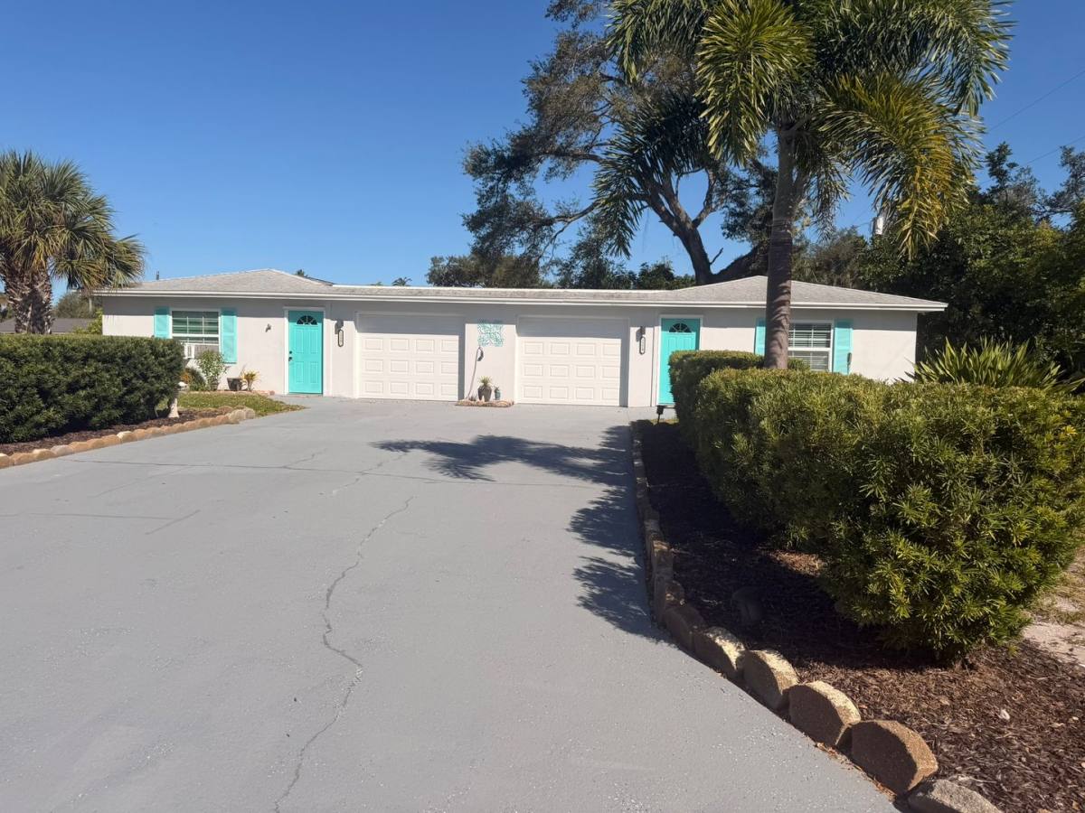 House for rent at 2229 Montclair Dr, Sarasota, FL 34231