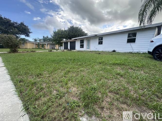 House for rent at 114 SE Placita Court, Port St. Lucie, FL 34983