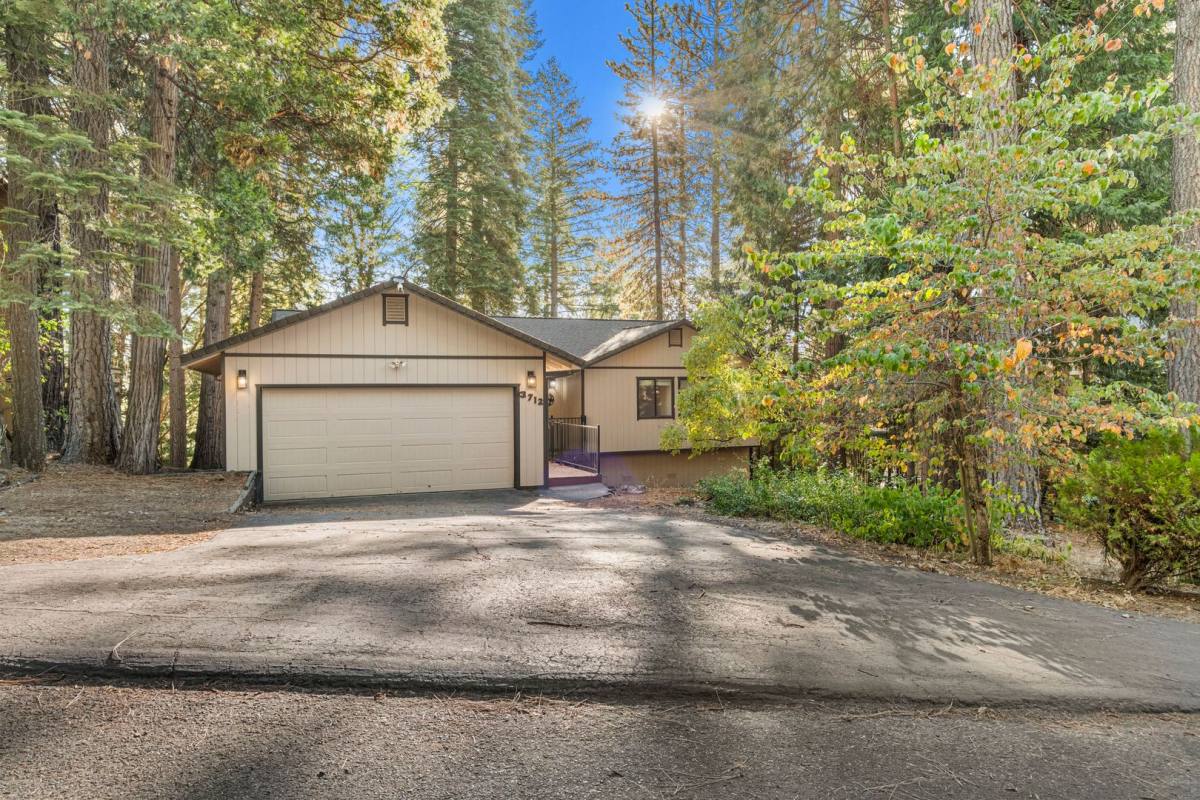 House for rent at 3712 Garnet Rd, Pollock Pines, CA 95726
