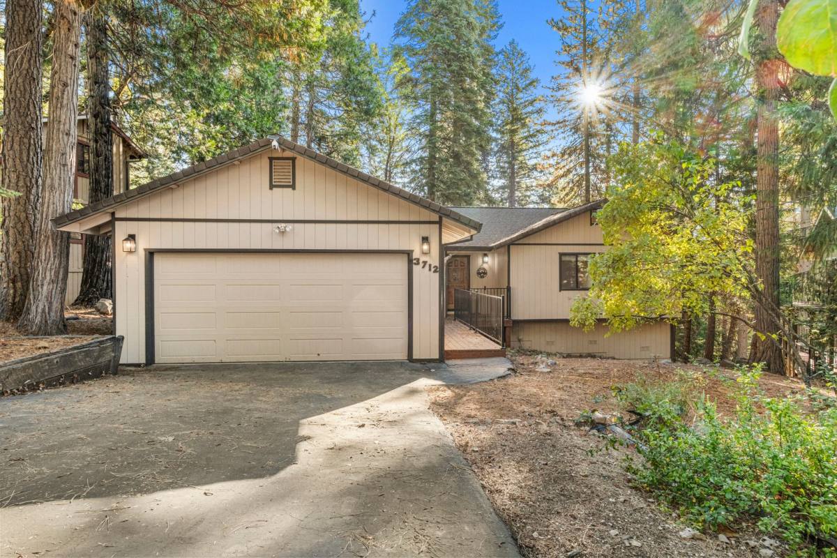 House for rent at 3712 Garnet Rd, Pollock Pines, CA 95726