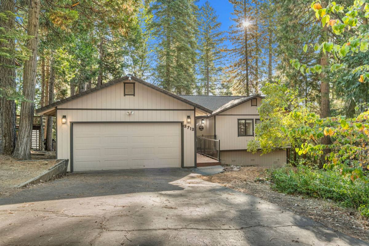 House for rent at 3712 Garnet Rd, Pollock Pines, CA 95726