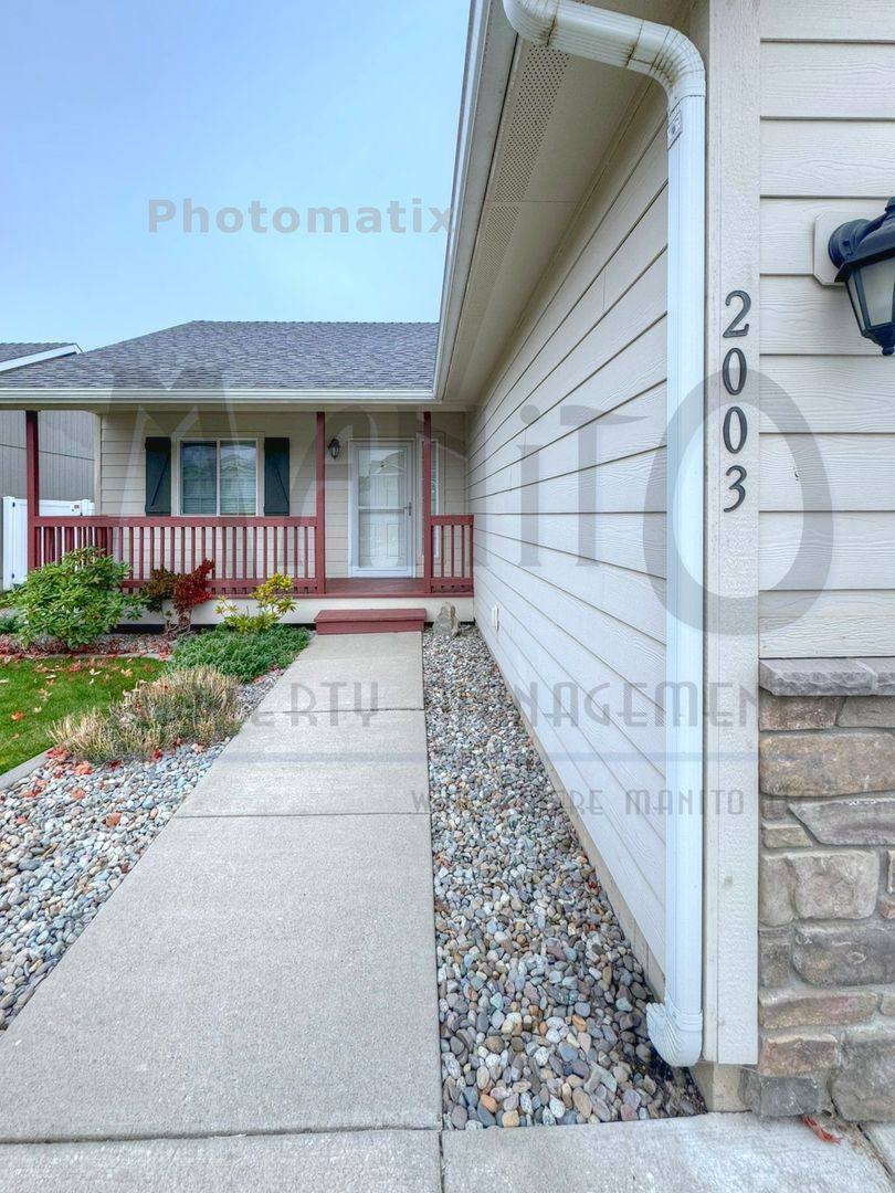 House for rent at 2003 N Bell St, Greenacres, WA 99016