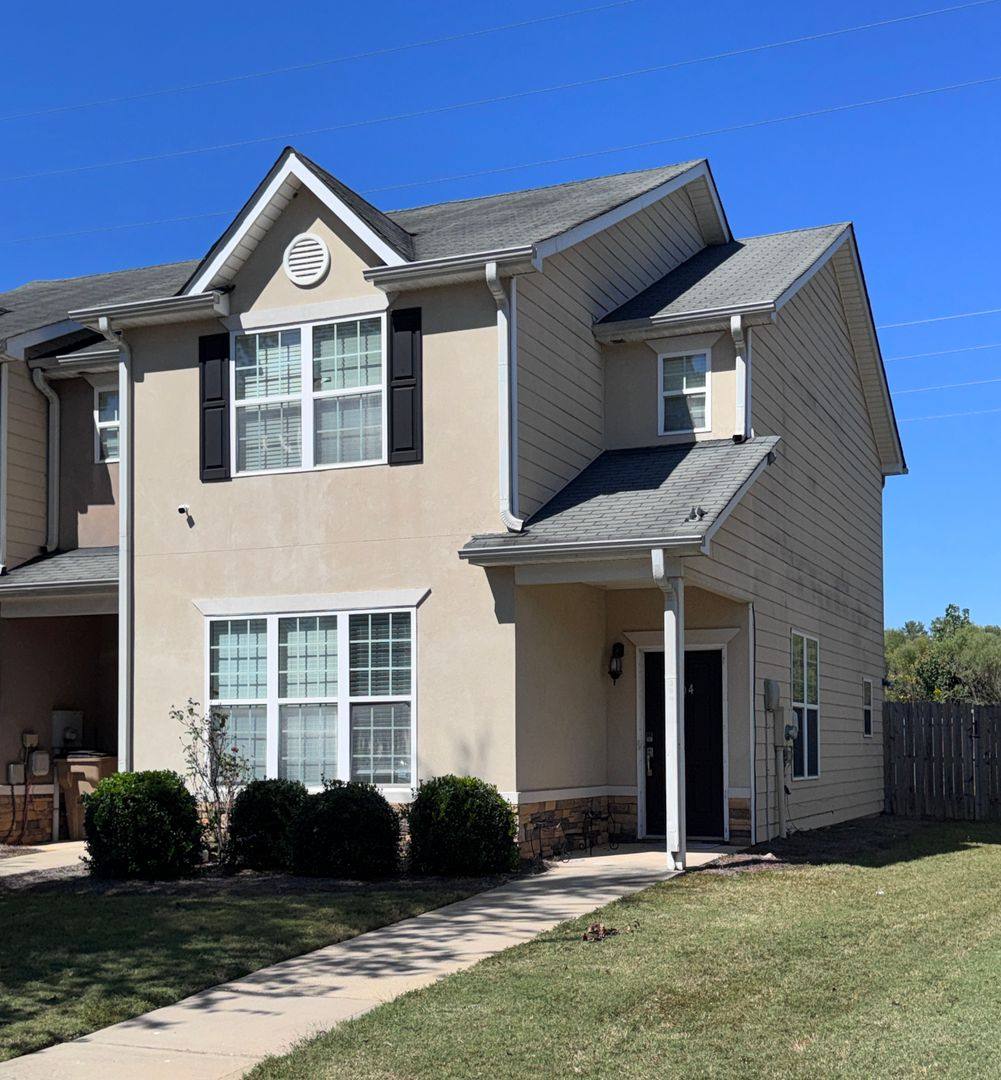 Townhouse for rent at 304 Commons Dr, Jonesboro, GA 30236