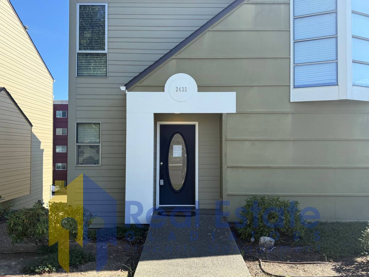 Townhouse for rent at 2433 S I St, Tacoma, WA 98405