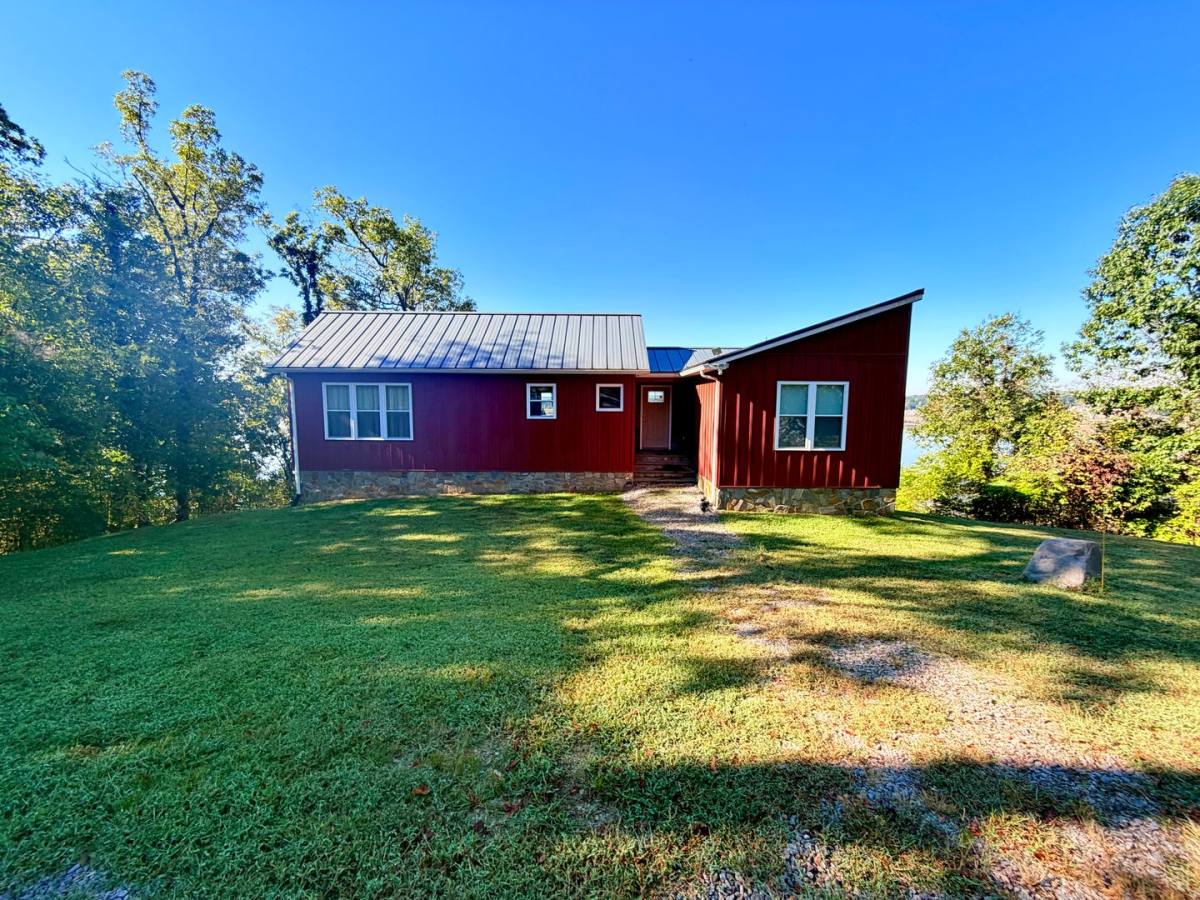 House for rent at 714 Roanoke Dr, Clarksville, VA 23927
