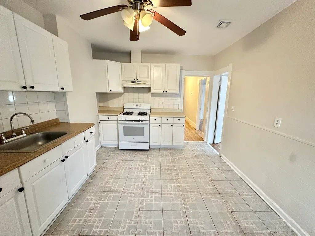 Apartment for rent at 255 Coleman St, Bridgeport, CT 06604