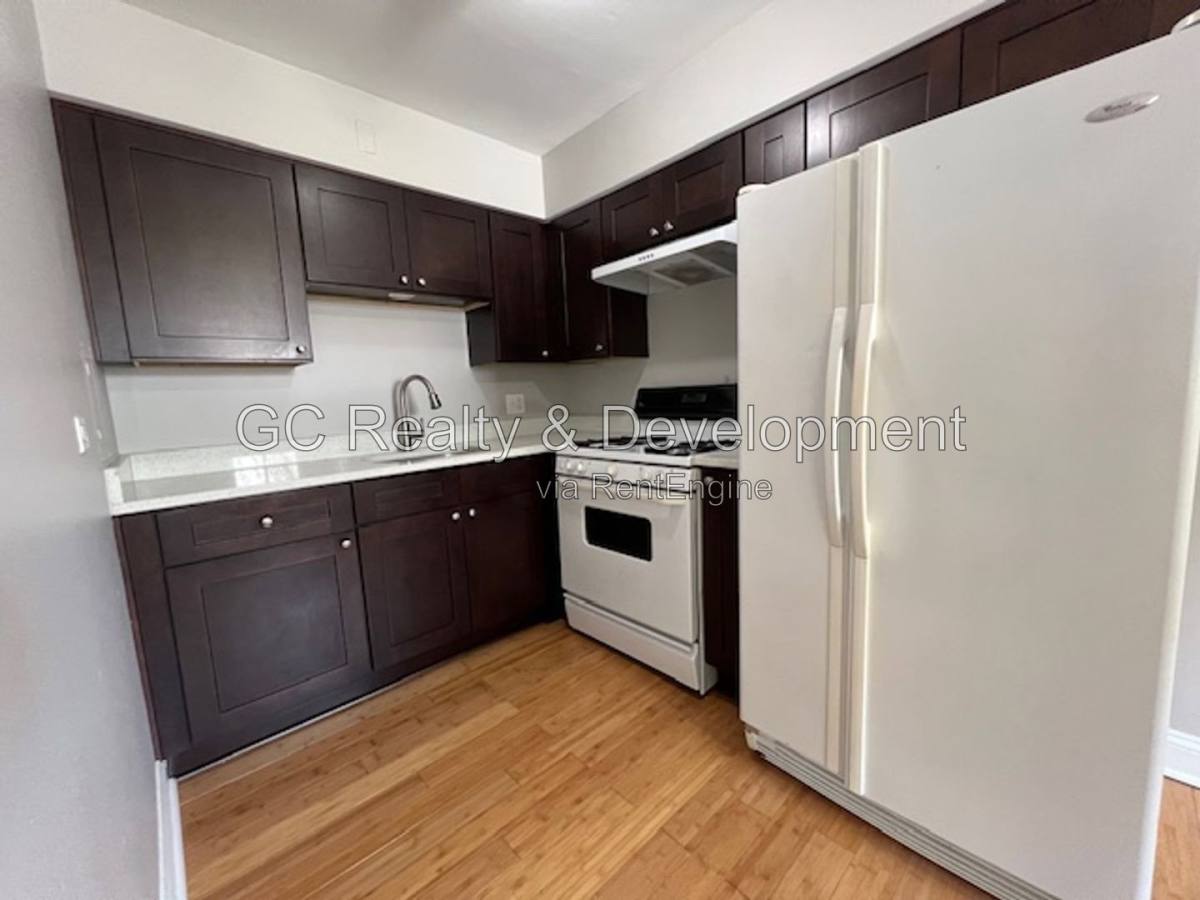 Apartment for rent at 601 N Highview Ave #4, Addison, IL 60101
