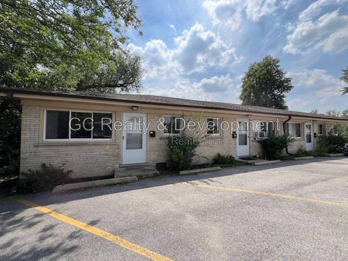 Apartment for rent at 601 N Highview Ave #4, Addison, IL 60101