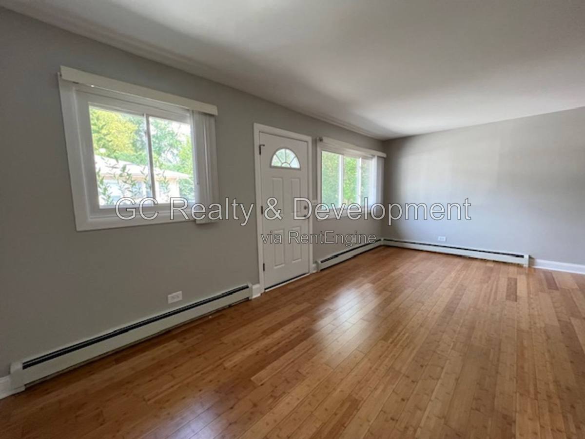 Apartment for rent at 601 N Highview Ave #4, Addison, IL 60101