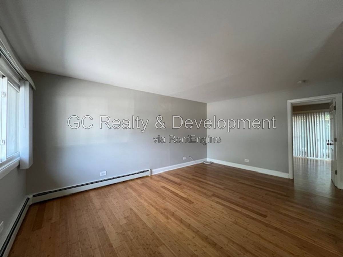 Apartment for rent at 601 N Highview Ave #4, Addison, IL 60101