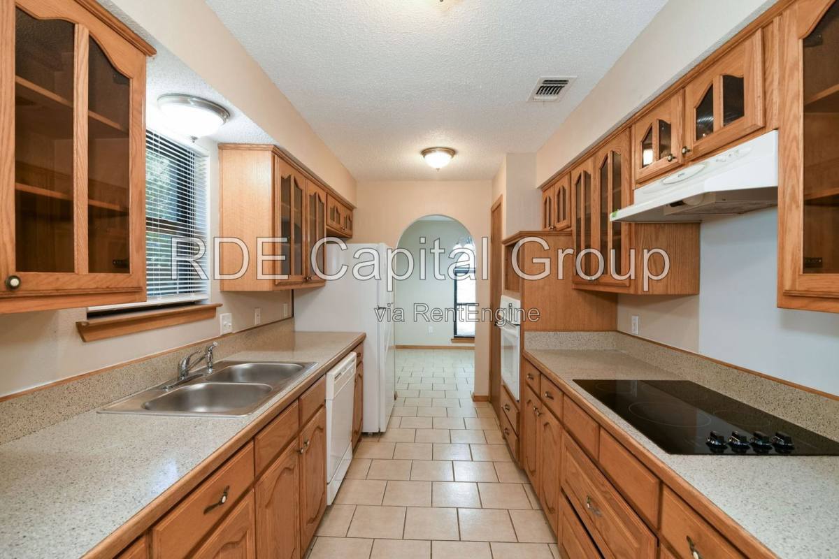 House for rent at 223 S Casa Grande Circle, Duncanville, TX 75116