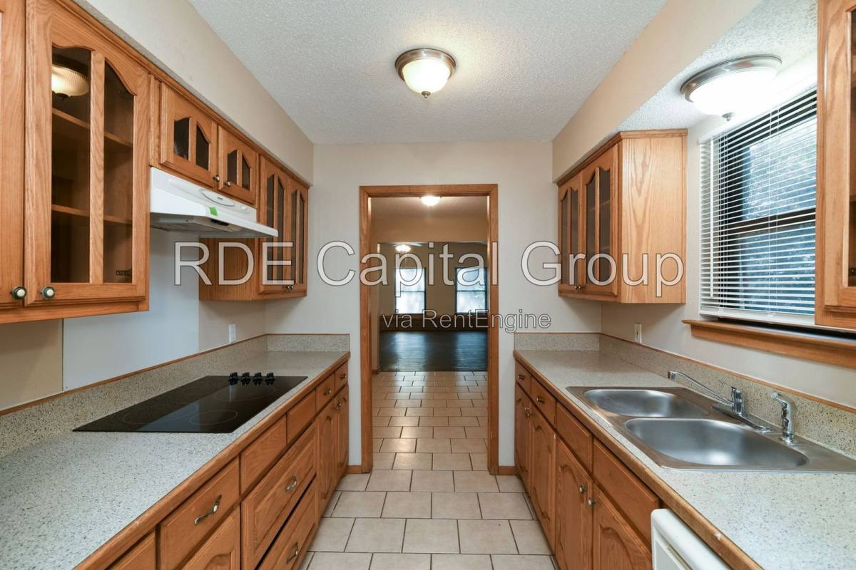 House for rent at 223 S Casa Grande Circle, Duncanville, TX 75116