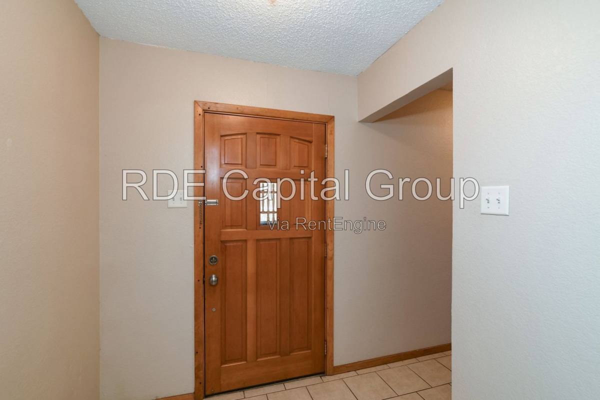 House for rent at 223 S Casa Grande Circle, Duncanville, TX 75116