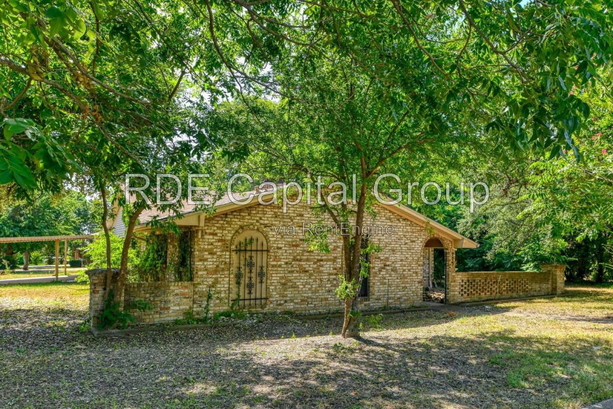 House for rent at 223 S Casa Grande Circle, Duncanville, TX 75116