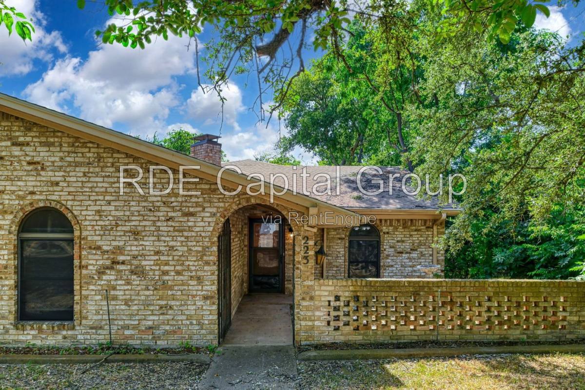 House for rent at 223 S Casa Grande Circle, Duncanville, TX 75116
