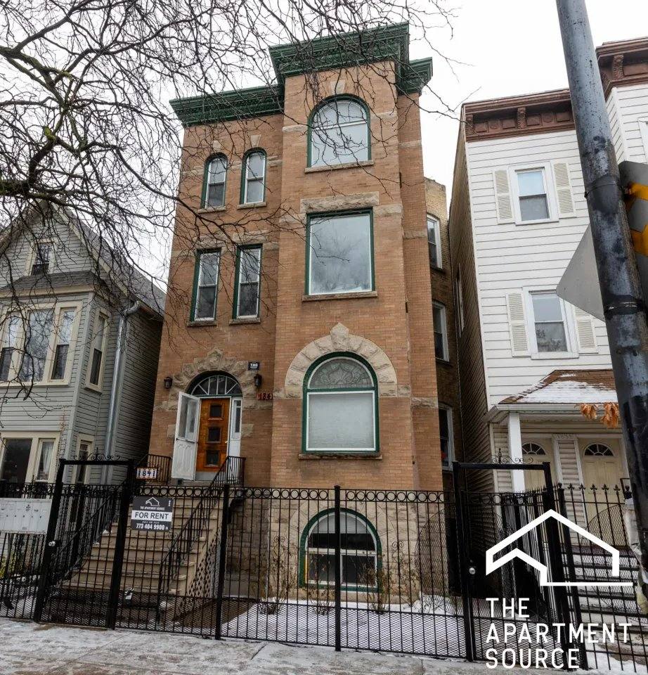 Apartment for rent at 1841 N Kedzie Ave #2R, Chicago, IL 60647