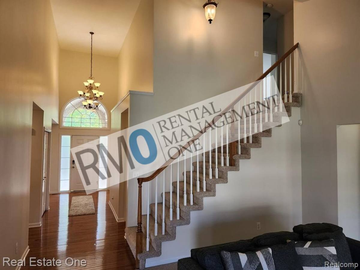 House for rent at 41568 Thoreau Ridge, Novi, MI 48377