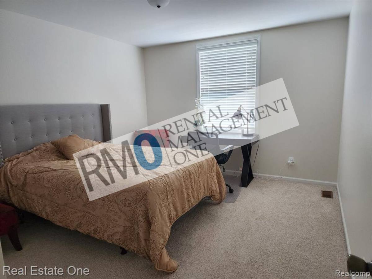 House for rent at 41568 Thoreau Ridge, Novi, MI 48377