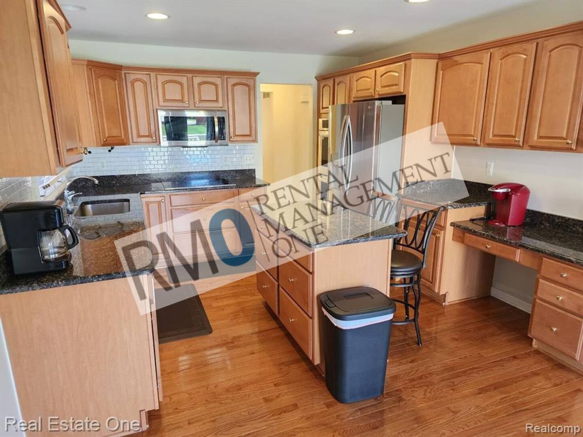 House for rent at 41568 Thoreau Ridge, Novi, MI 48377