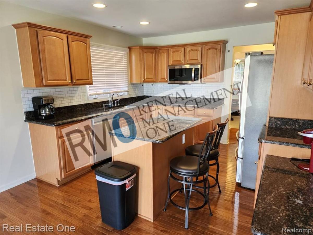 House for rent at 41568 Thoreau Ridge, Novi, MI 48377