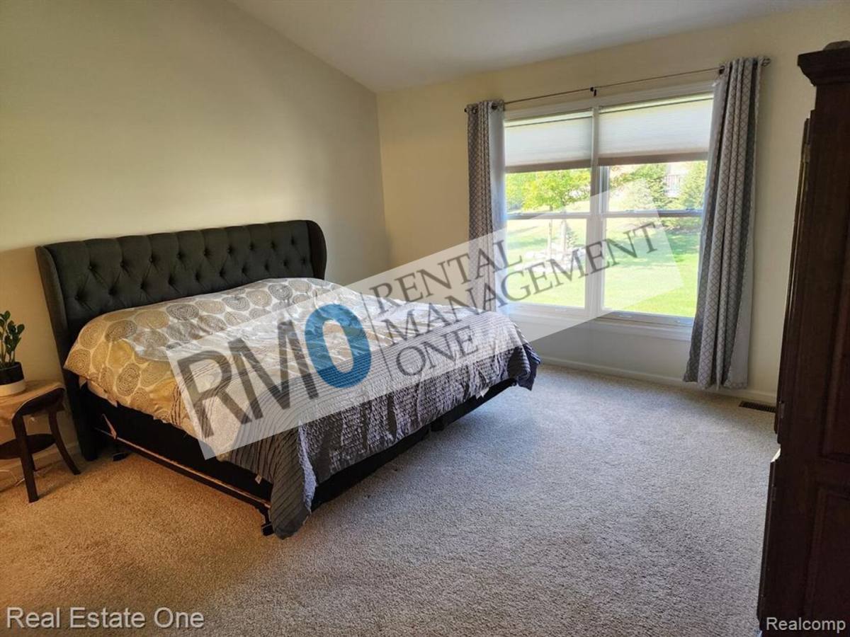 House for rent at 41568 Thoreau Ridge, Novi, MI 48377