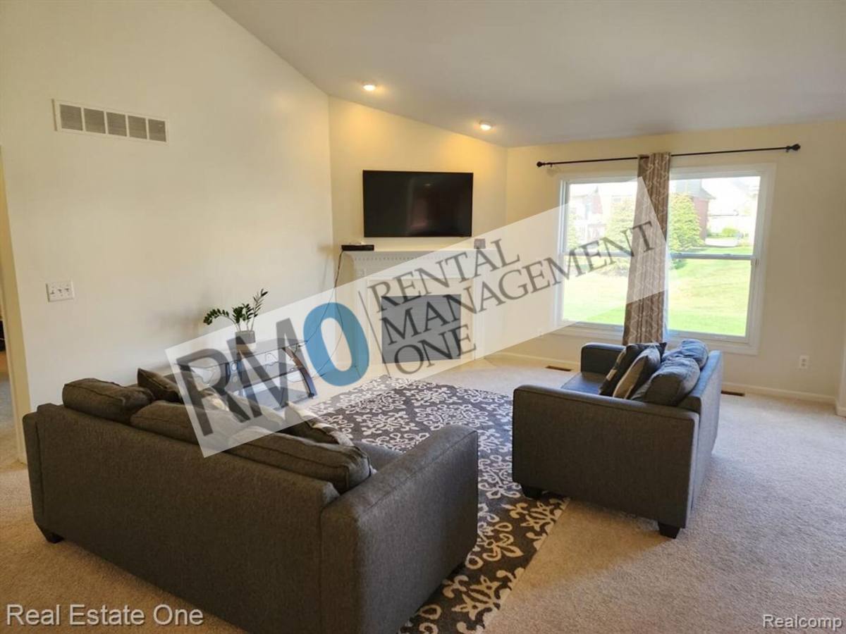 House for rent at 41568 Thoreau Ridge, Novi, MI 48377