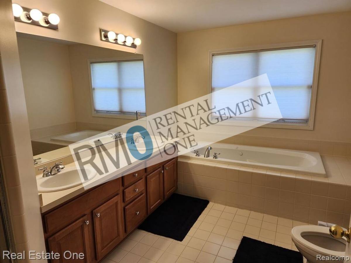 House for rent at 41568 Thoreau Ridge, Novi, MI 48377