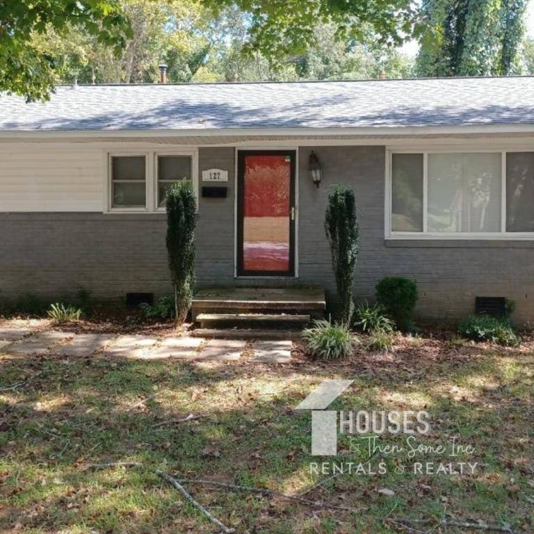House for rent at 127 Lincoln Dr, Spartanburg, SC 29306