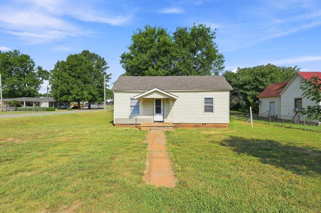 House for rent at 1001 SW 13th St, Sheffield, AL 35660