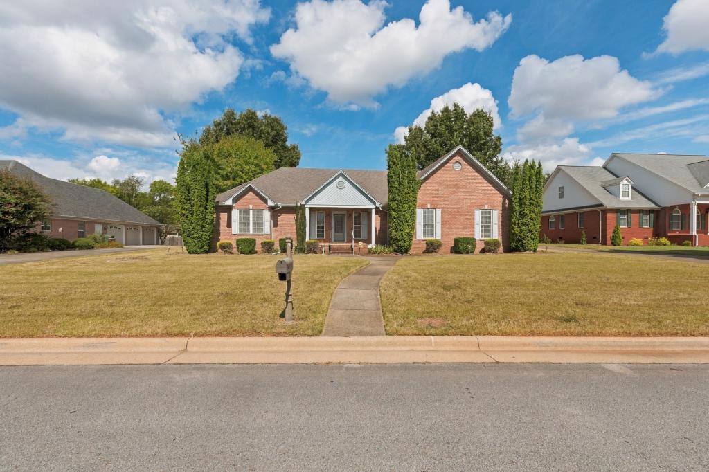 House for rent at 1405 Huston Dr, Muscle Shoals, AL 35661