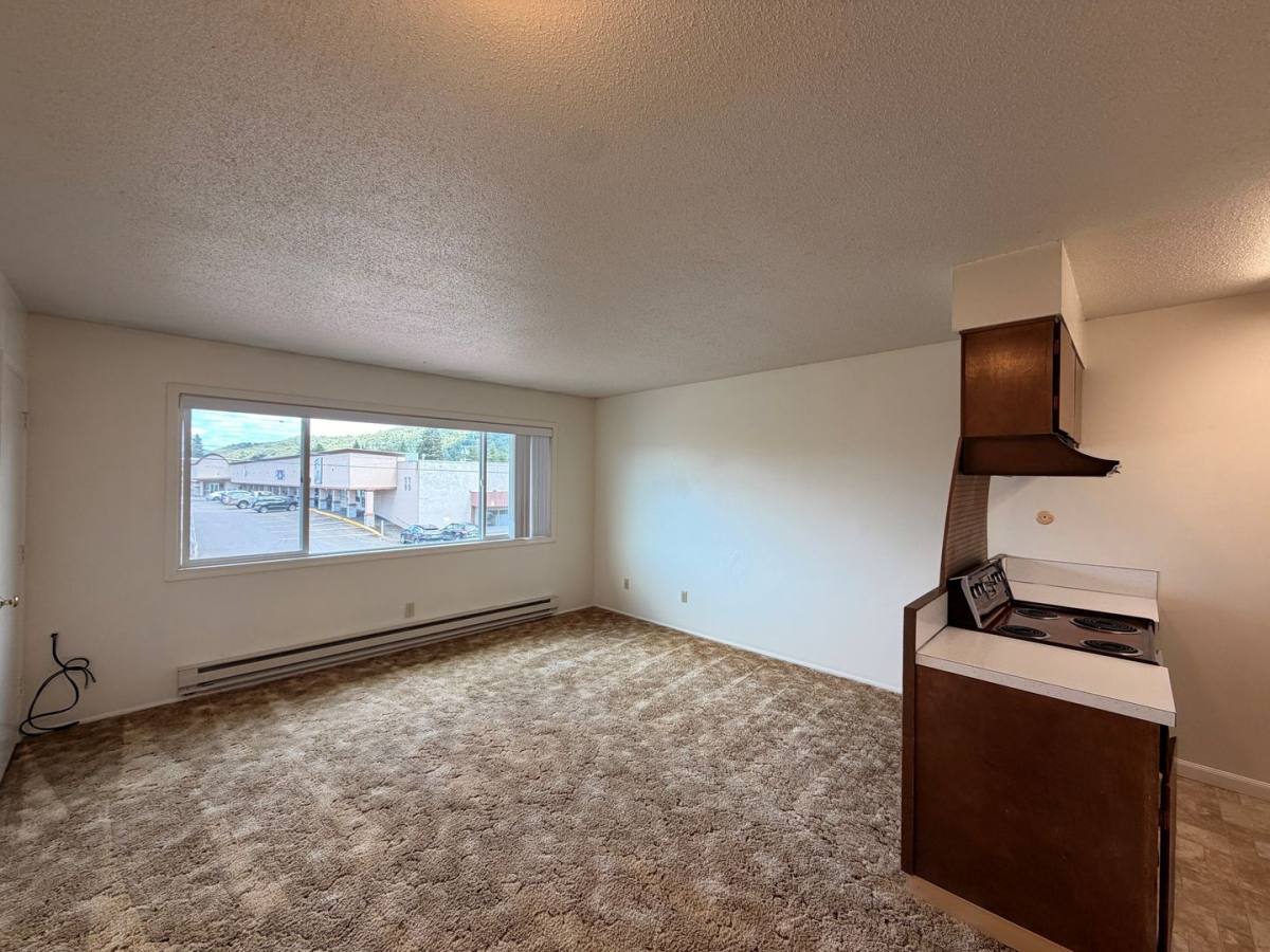 Apartment for rent at Aujw, 612-658 W Luellen Dr, Roseburg, OR 97471